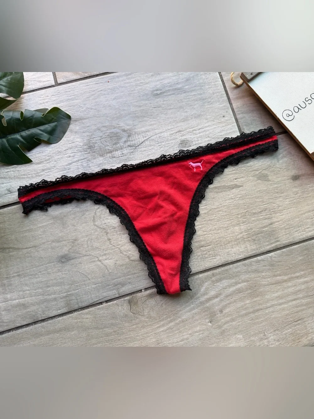 Victoria’s Secret Pink Vintage 2010 Extra Low Rise Lace Trim Cotton Thong Size M